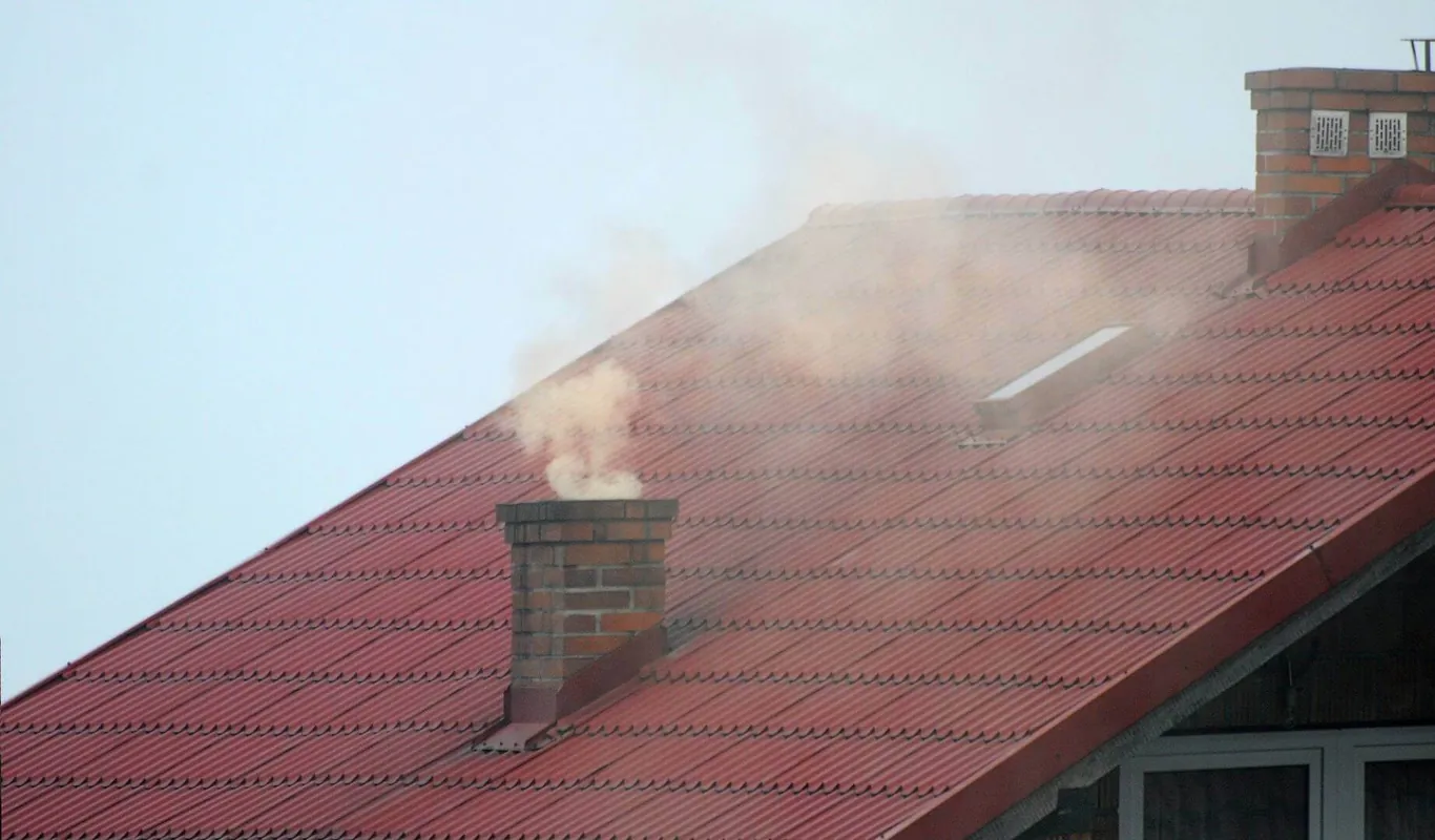 Smog v Polsku a energetická sanace — role desek PIR