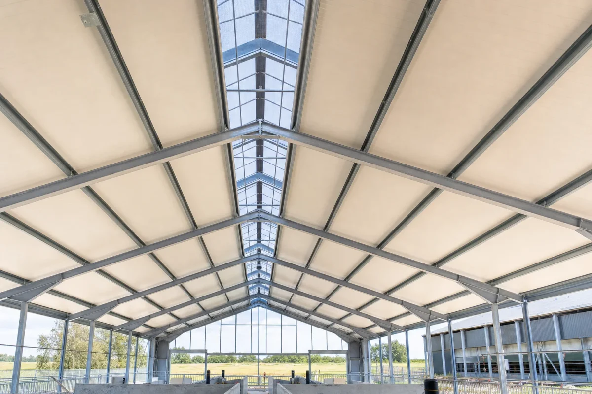 Střecha pro chovy zvířat — sendvičový panel D se speciálním spodním povlakem